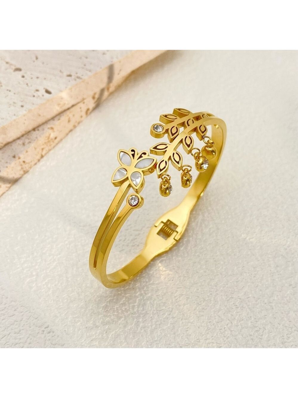 Elegant  18k Gold Plated Floral Leaf Bangle for Women – Butterfly Bracelet